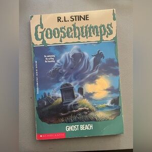 Goosebumps #22 – Ghost Beach by R.L. Stine – 1996 Scholastic